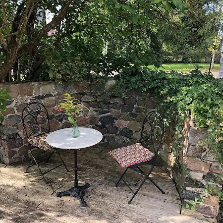 Apartment Storchennest - Mit Kamin, Sauna, Garten, E-piano Putlitz