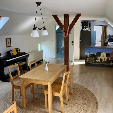 Apartment Storchennest - Mit Kamin, Sauna, Garten, E-piano *
