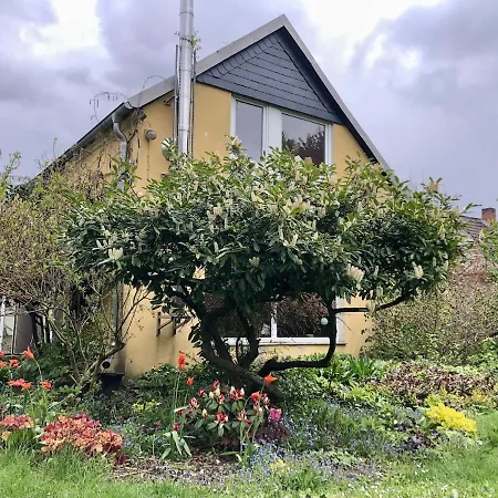 Storchennest - Mit Kamin, Sauna, Garten, E-piano Apartment Putlitz