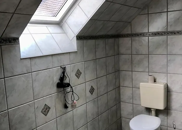 Apartment Storchennest - Mit Kamin, Sauna, Garten, E-piano Putlitz